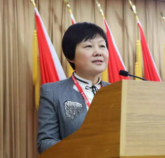 順義區(qū)工商聯(lián)黨組書記、順義區(qū)常務副主席單曉梅做工作報告