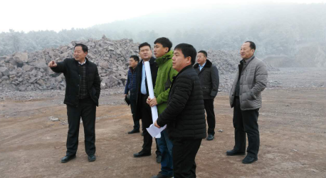 仟億達(dá)與葫蘆島市領(lǐng)導(dǎo)不畏嚴(yán)寒，共同實(shí)地考察勘測(cè)及選址